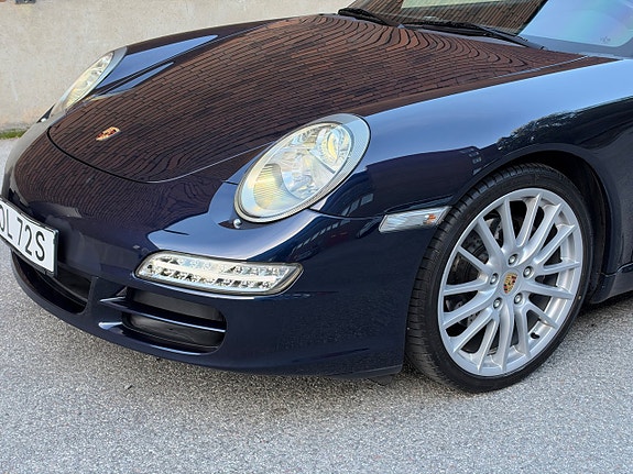 Porsche 911 Carrera 11 of 24