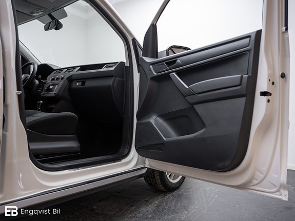 Volkswagen Caddy Alltrack 28 of 30