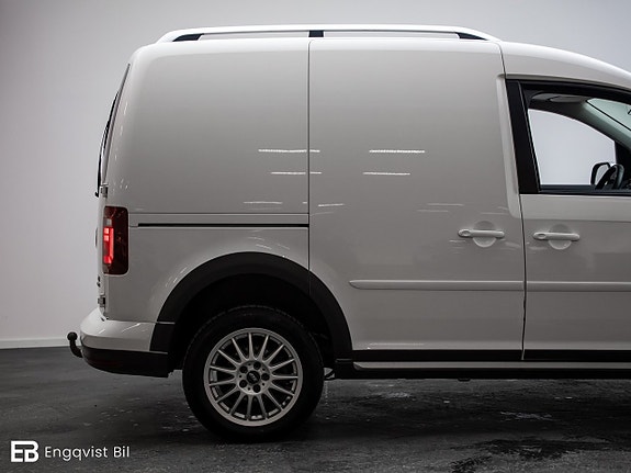 Volkswagen Caddy Alltrack 13 of 30