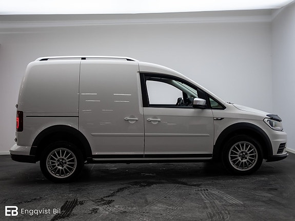 Volkswagen Caddy Alltrack 12 of 30