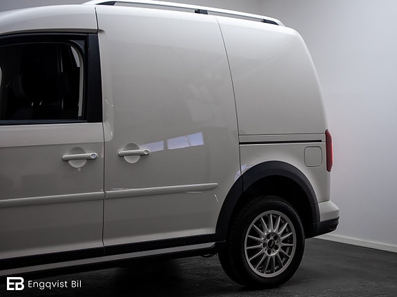 Volkswagen Caddy Alltrack 8 of 30