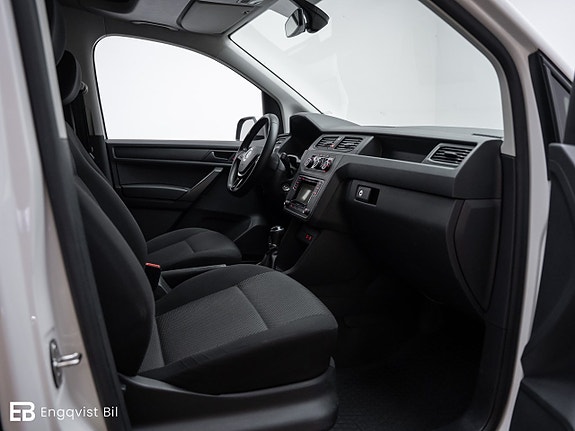 Volkswagen Caddy Alltrack 29 of 30