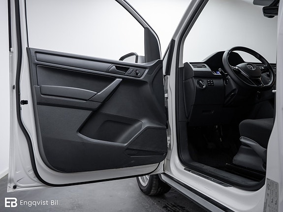 Volkswagen Caddy Alltrack 21 of 30