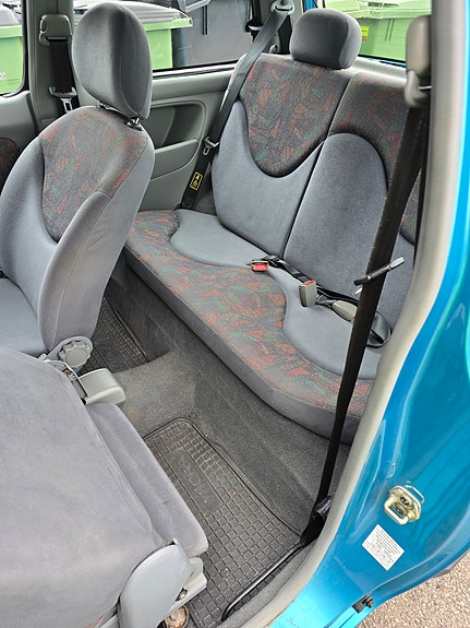 Nissan Micra 4 of 9