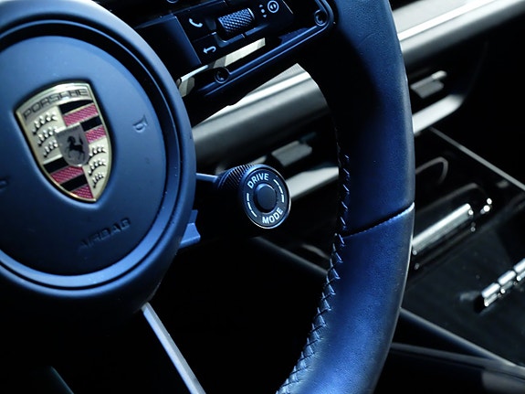 Porsche Cayenne 11 of 12