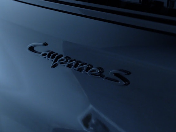 Porsche Cayenne 8 of 12