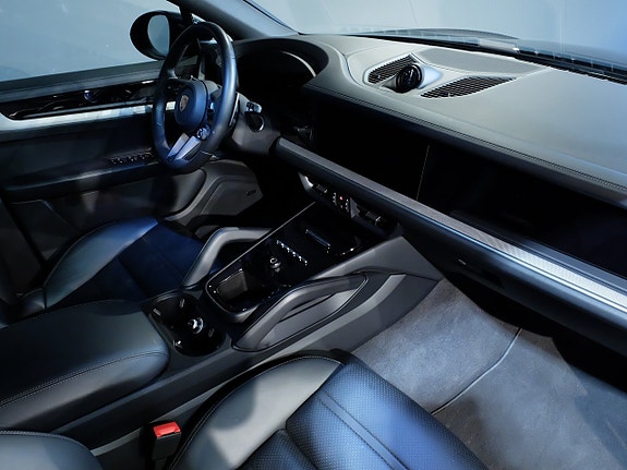 Porsche Cayenne 6 of 12