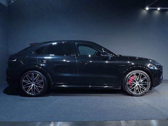 Porsche Cayenne 2 of 12