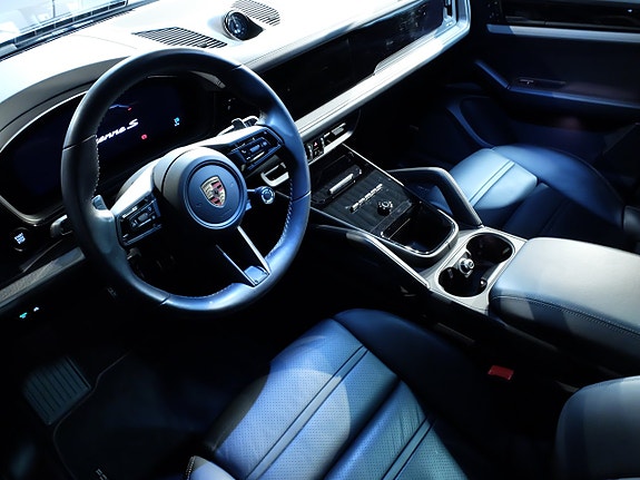 Porsche Cayenne 9 of 12