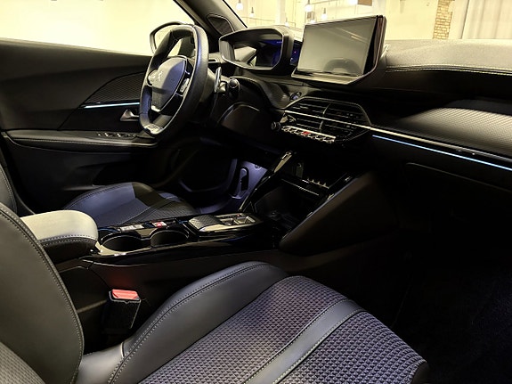 Peugeot 2008 9 of 17