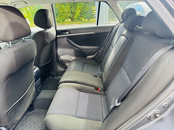 Toyota Avensis 7 of 24