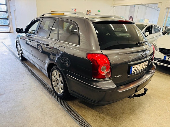 Toyota Avensis 16 of 24