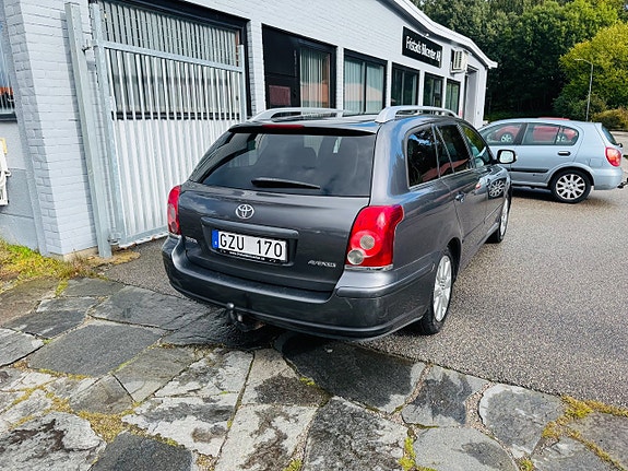 Toyota Avensis 3 of 24