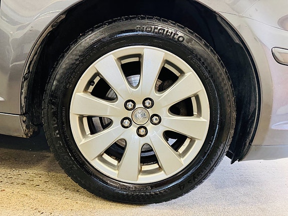 Toyota Avensis 11 of 24