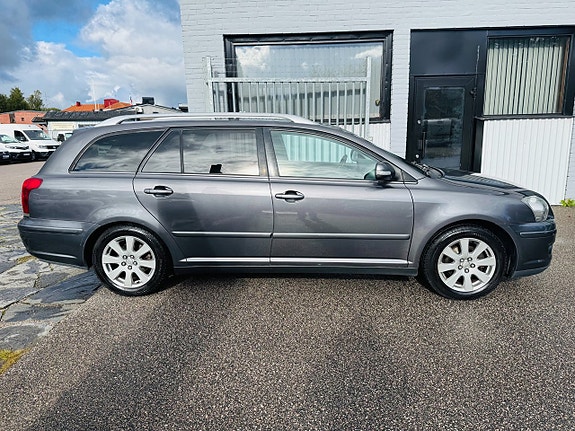 Toyota Avensis 10 of 24