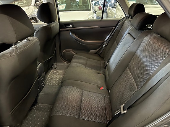 Toyota Avensis 19 of 24