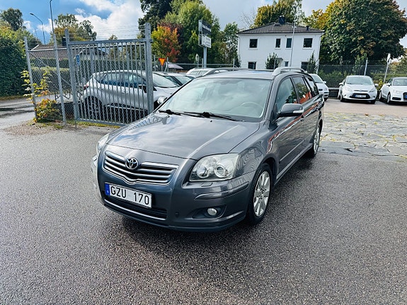 Toyota Avensis 2 of 24
