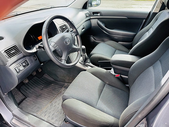 Toyota Avensis 8 of 24