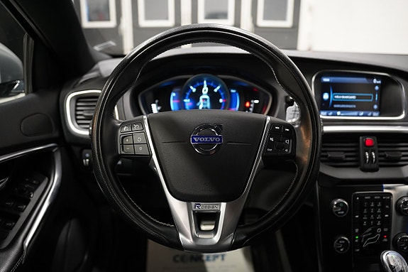 Volvo V40 11 of 21