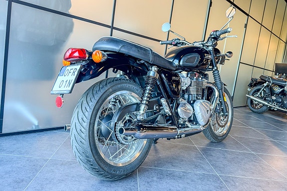 Triumph Bonneville T120 4 of 5