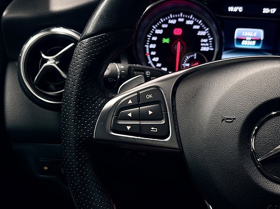 Mercedes-Benz GLA200 14 of 28