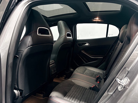 Mercedes-Benz GLA200 11 of 28