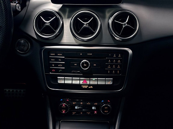 Mercedes-Benz GLA200 20 of 28