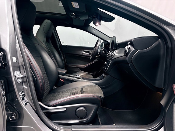 Mercedes-Benz GLA200 27 of 28