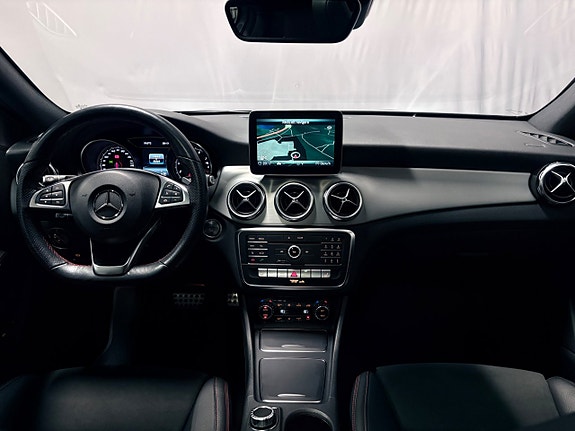 Mercedes-Benz GLA200 12 of 28