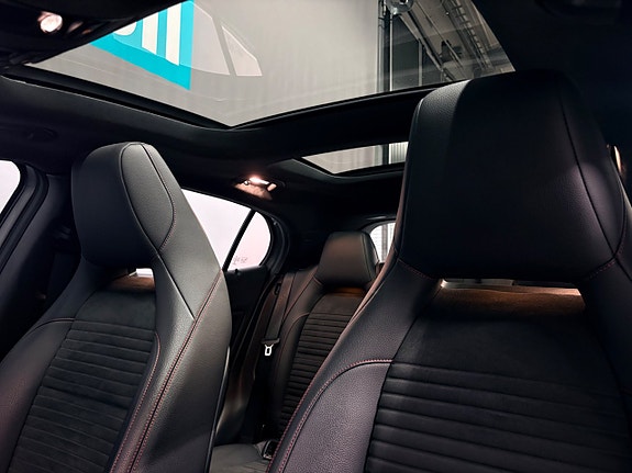 Mercedes-Benz GLA200 9 of 28