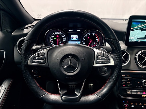 Mercedes-Benz GLA200 13 of 28