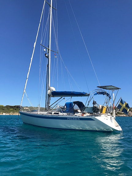 Sweden yachts 390 2 of 16