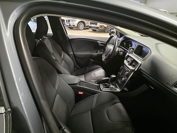 Volvo V40 7 of 11