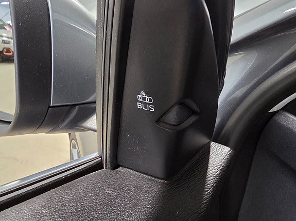 Volvo V40 8 of 11