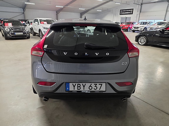 Volvo V40 4 of 11