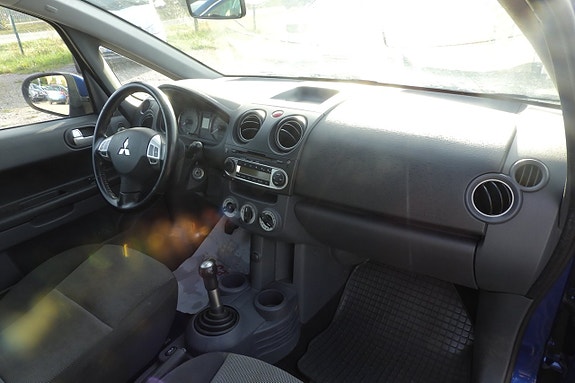 Mitsubishi Colt 7 of 11