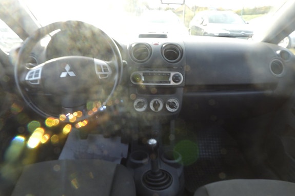 Mitsubishi Colt 10 of 11