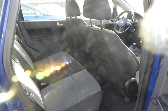 Mitsubishi Colt 8 of 11