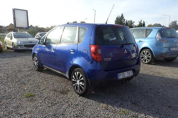 Mitsubishi Colt 2 of 11
