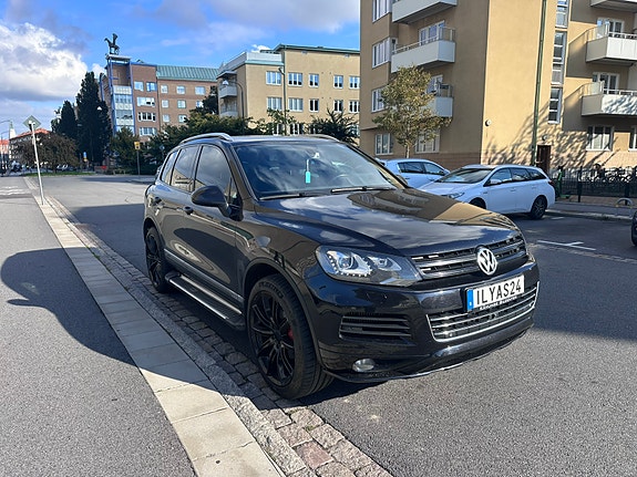 Volkswagen Touareg 2 of 6