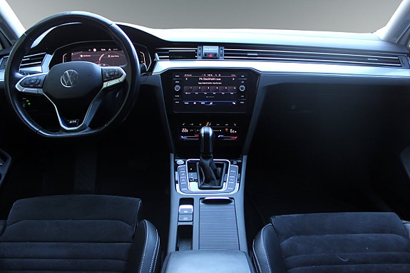 Volkswagen Passat 8 of 13