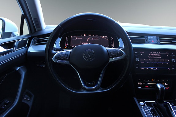 Volkswagen Passat 9 of 13
