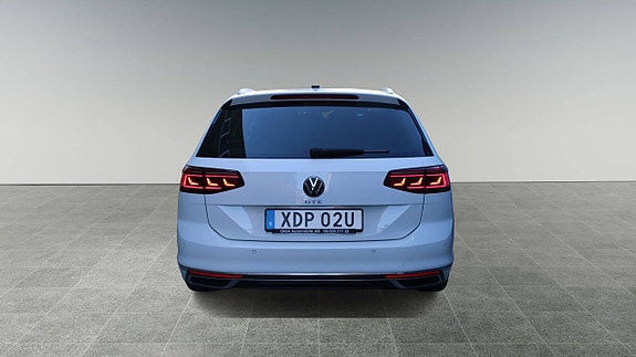 Volkswagen Passat 5 of 13