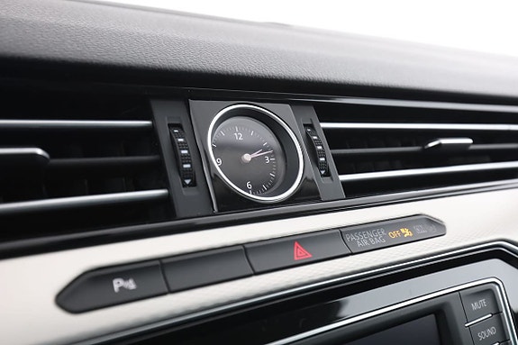 Volkswagen Passat Alltrack 25 of 30