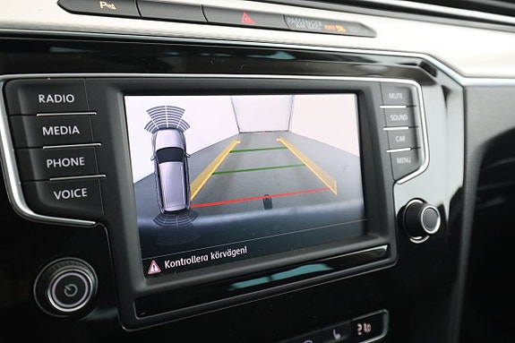Volkswagen Passat Alltrack 23 of 30