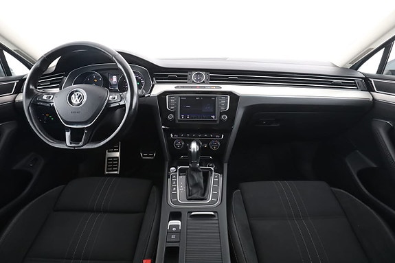 Volkswagen Passat Alltrack 13 of 30