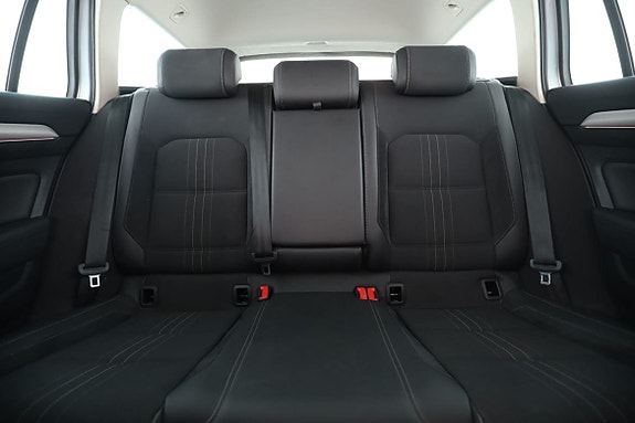 Volkswagen Passat Alltrack 16 of 30