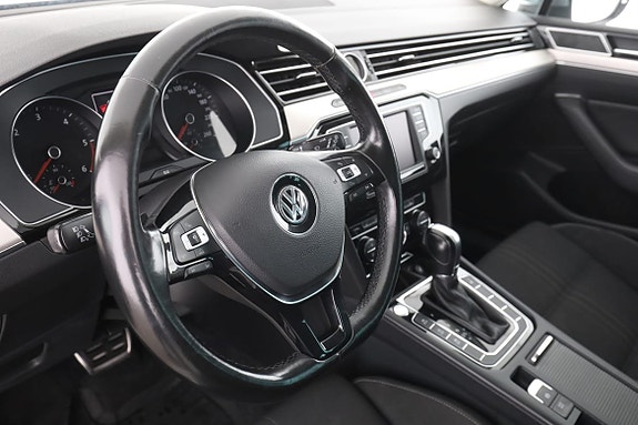 Volkswagen Passat Alltrack 12 of 30
