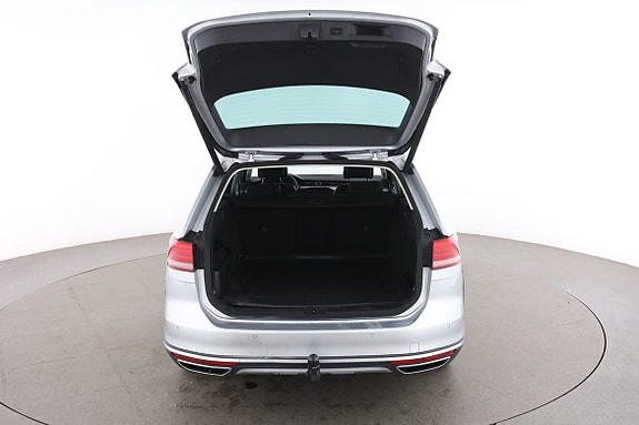 Volkswagen Passat Alltrack 17 of 30