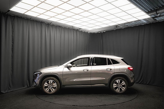 Mercedes-Benz GLA250 e 10 of 19
